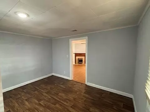 Living - 940 Gordon St, Blackshear, GA 31516 photo 1 of 7