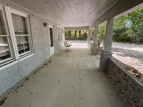 Exterior - 940 Gordon St, Blackshear, GA 31516 photo 5 of 8