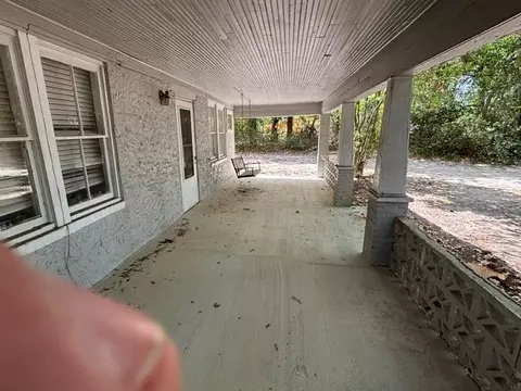 Exterior - 940 Gordon St, Blackshear, GA 31516 photo 6 of 8