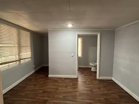 Living - 940 Gordon St, Blackshear, GA 31516 photo 5 of 7