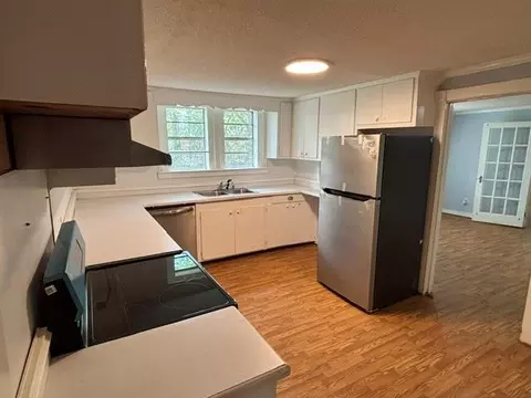 Kitchen - 940 Gordon St, Blackshear, GA 31516 photo 2 of 2
