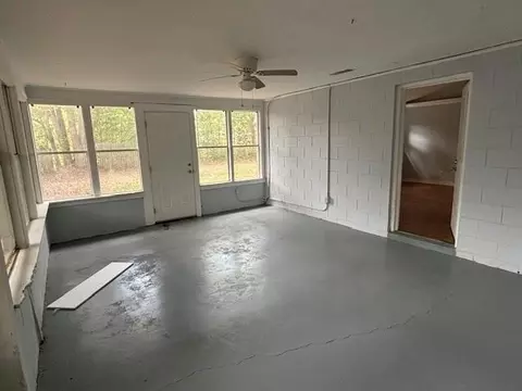 Exterior - 940 Gordon St, Blackshear, GA 31516 photo 2 of 8