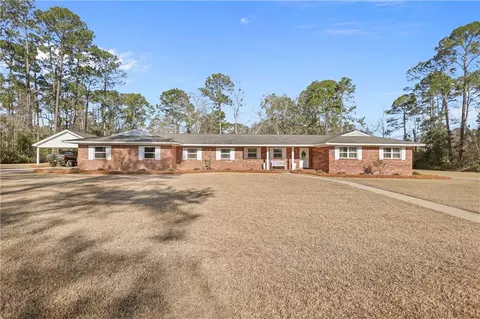 548 S 5th St, Jesup, GA 31545