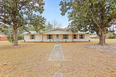 215 Glynn St, Jesup, GA 31545
