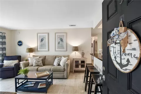 850 Mallery St #5E, Saint Simons Island, GA 31522