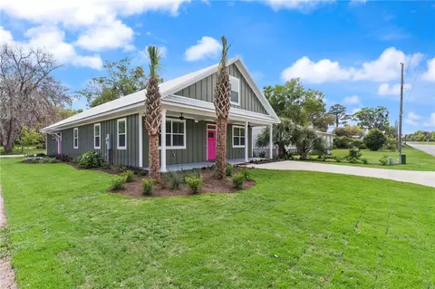 709 Adams St, Darien, GA 31305