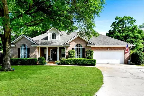 123 Hillcrest Ct, Saint Simons Island, GA 31522