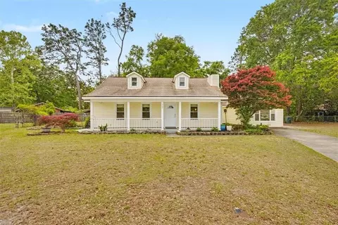 762 Robin Hood Dr, Hinesville, GA 31313