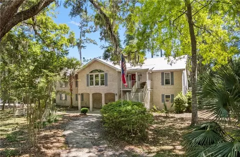225 W Point Dr, Saint Simons Island, GA 31522