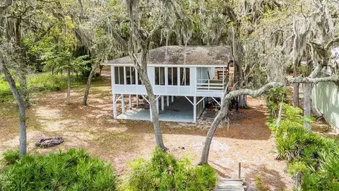 1090 Goldfinch Loop NE, Townsend, GA 31331
