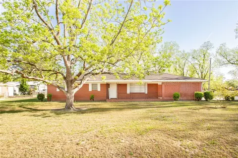 2210 Albany Ave, Waycross, GA 31503
