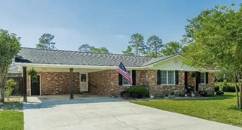 1617 Windsor Dr, Waycross, GA 31503