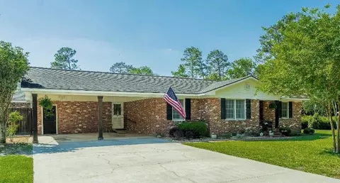 1617 Windsor Dr, Waycross, GA 31503