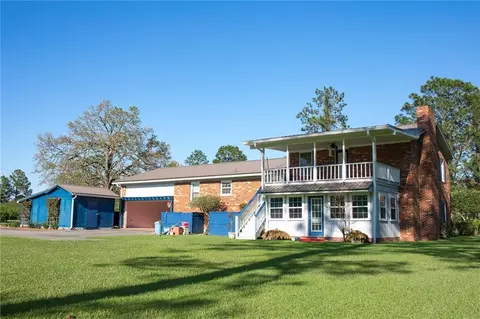 Exterior - 2110 Ware St, Blackshear, GA 31516 photo 4 of 11