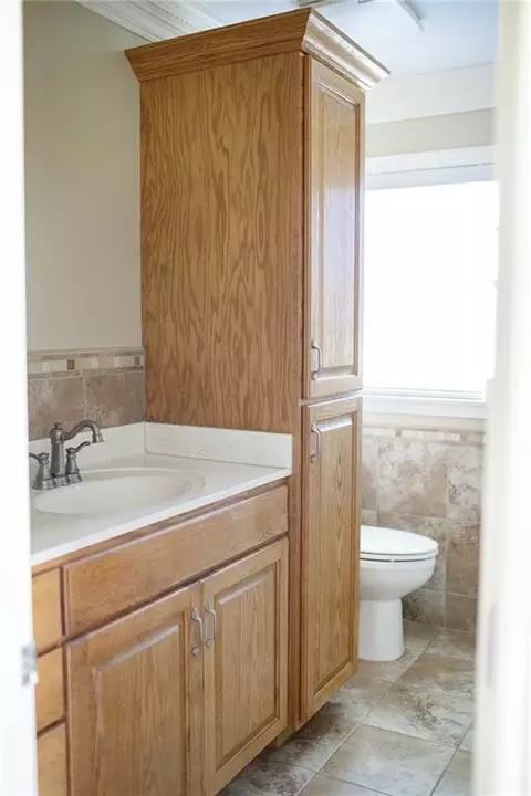 Bath - 2110 Ware St, Blackshear, GA 31516 photo 4 of 5