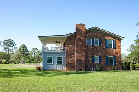 Exterior - 2110 Ware St, Blackshear, GA 31516 photo 3 of 11