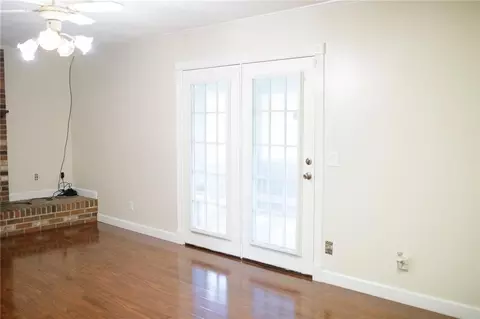 Living - 2110 Ware St, Blackshear, GA 31516 photo 2 of 3