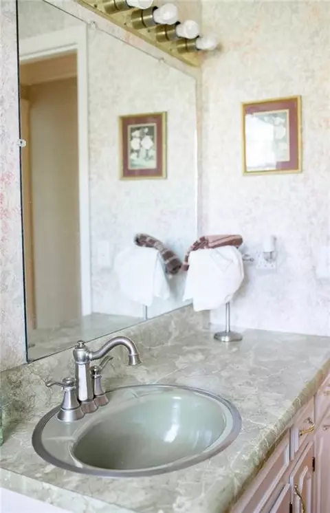 Bath - 2110 Ware St, Blackshear, GA 31516 photo 1 of 5