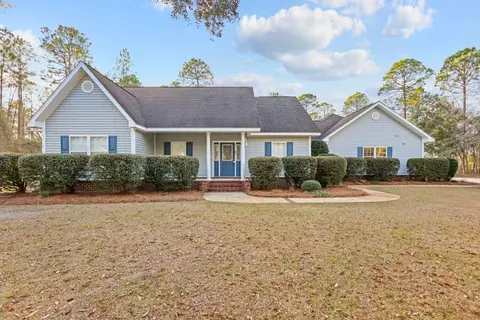 83 Barrington Dr, Jesup, GA 31545