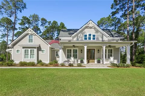 206 Clubhouse Cir, Saint Marys, GA 31558