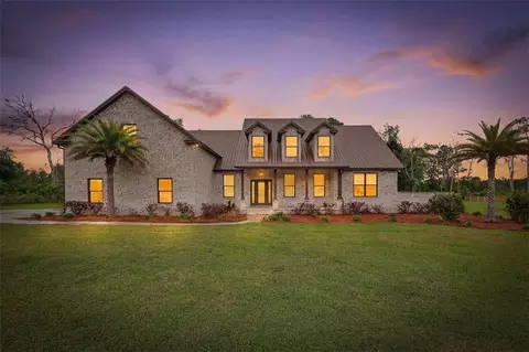 211 Sanford Dr, Waverly, GA 31565
