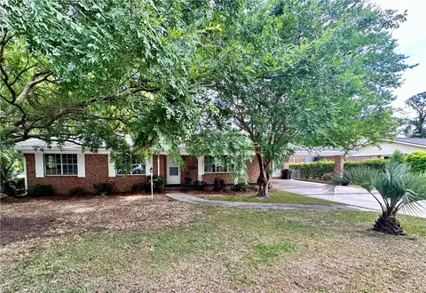 402 Pineview Dr, Waycross, GA 31501