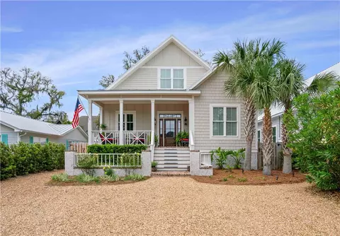 309 Peachtree St, Saint Simons Island, GA 31522