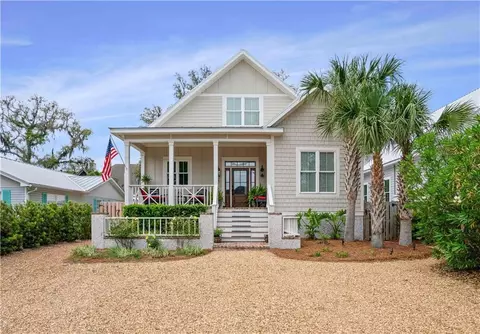 309 Peachtree St, Saint Simons Island, GA 31522