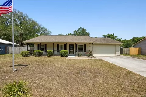 107 Boxwood Ct, Kingsland, GA 31548