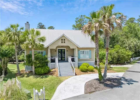 102 Sunbury Ct, Saint Simons Island, GA 31522
