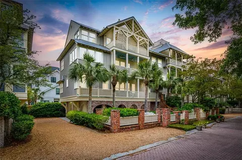 17 Sea Oats Ln, Saint Simons Island, GA 31522