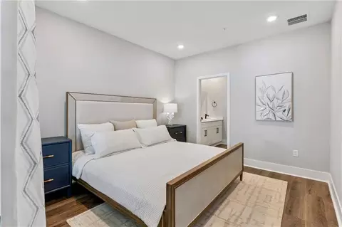 Bedroom - 33 E Chapel Dr, Brunswick, GA 31525 photo 1 of 4