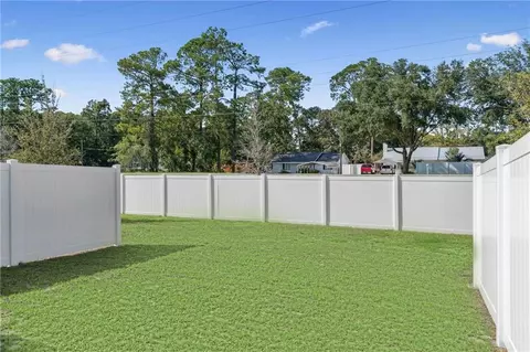 Exterior - 33 E Chapel Dr, Brunswick, GA 31525 photo 4 of 8