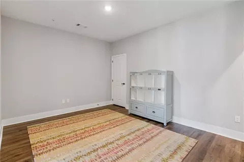 Bedroom - 33 E Chapel Dr, Brunswick, GA 31525 photo 2 of 4