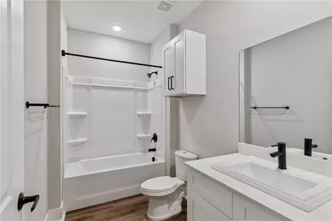Bath - 58 E Chapel Dr, Brunswick, GA 31525 photo 2 of 2