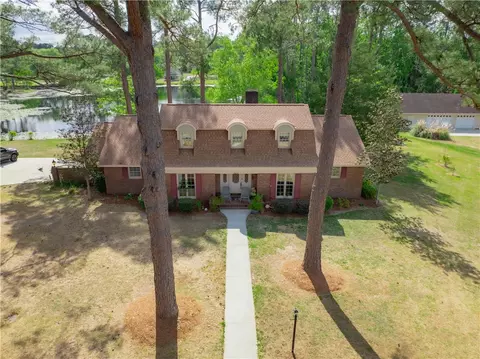 2615 Winchester Rd, Waycross, GA 31501