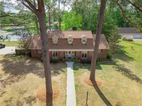 2615 Winchester Rd, Waycross, GA 31501