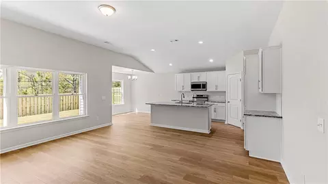 Living - 3 Fulham Rd, Brunswick, GA 31523 photo 1 of 1