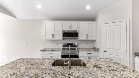 Kitchen - 3 Fulham Rd, Brunswick, GA 31523 photo 2 of 4