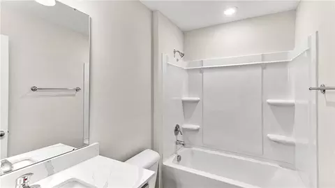 Bath - 3 Fulham Rd, Brunswick, GA 31523 photo 1 of 5