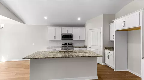 Kitchen - 3 Fulham Rd, Brunswick, GA 31523 photo 3 of 4