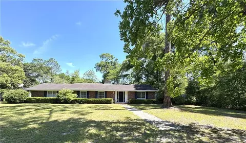 211 Harrington St, Jesup, GA 31546