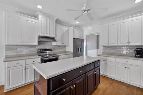 Kitchen - 137 Mariners Walk, Brunswick, GA 31523 photo 2 of 4