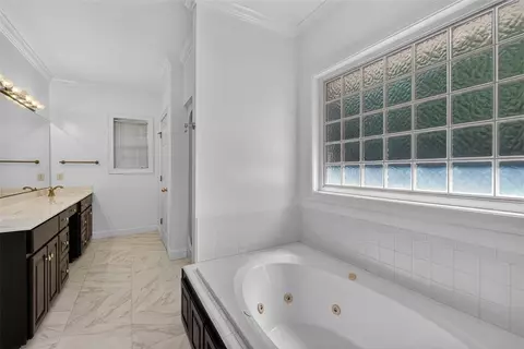Bath - 137 Mariners Walk, Brunswick, GA 31523 photo 1 of 5