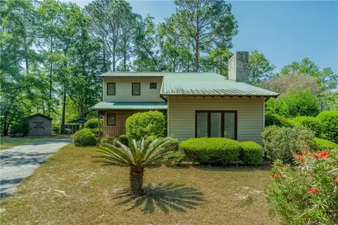 930 Lakeview Dr, Blackshear, GA 31516