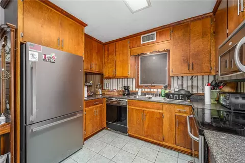 Kitchen - 930 Lakeview Dr, Blackshear, GA 31516 photo 1 of 1