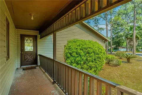 Exterior - 930 Lakeview Dr, Blackshear, GA 31516 photo 3 of 4