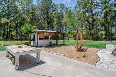 Exterior - 5512 Newton Rd, Blackshear, GA 31516 photo 5 of 9