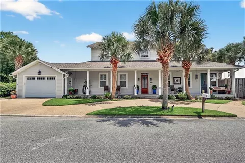 30 Admirals Cv, Saint Simons Island, GA 31522