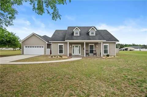 6338 Sun Dell Cir, Blackshear, GA 31516
